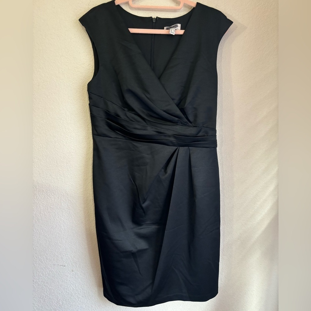 Lovely Adrianna Papell Black Satiny Wrap Top Style Cocktail Sheath Dress 10